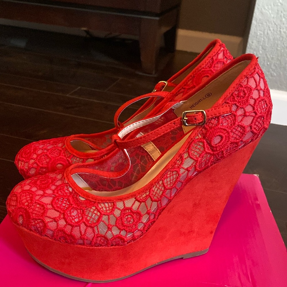Dream pairs size 9 red lace platforms